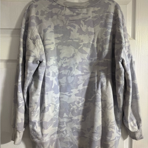 LULULEMON Perfectly Oversized Crew - Gray Camo - Picture 3 of 4
